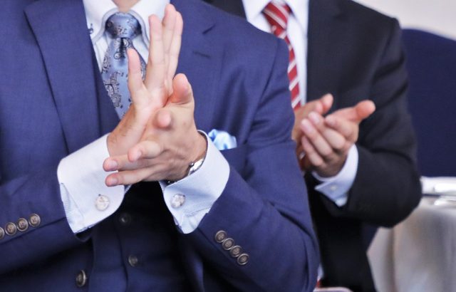 締め会はいったい何をする会？幹事の挨拶や盛り上がる企画ネタも紹介！