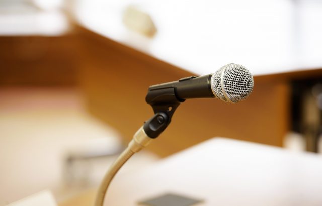 講演会の挨拶で知っておきたいポイント！マナーや服装について解説