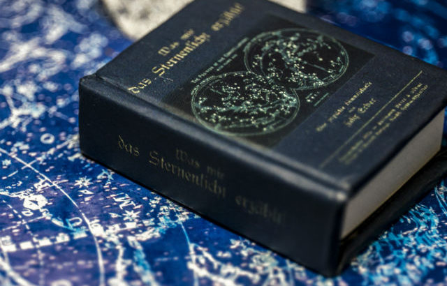 趣味を仕事に！ 占い師に向いてる人はどんなタイプ？