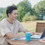 ワーケーションはどんな働き方？メリットやデメリットについても！