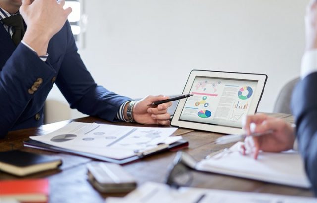 事業戦略とは？戦略の立て方やフレームワークを事例を交えて解説