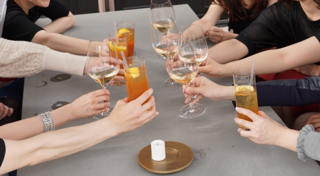 懇親会の服装のおすすめは？マナーを押さえた失敗しないコーデ！