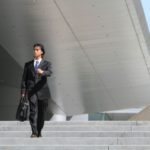 出向とは？意味や給与の支払い者・派遣との違いもリサーチ！