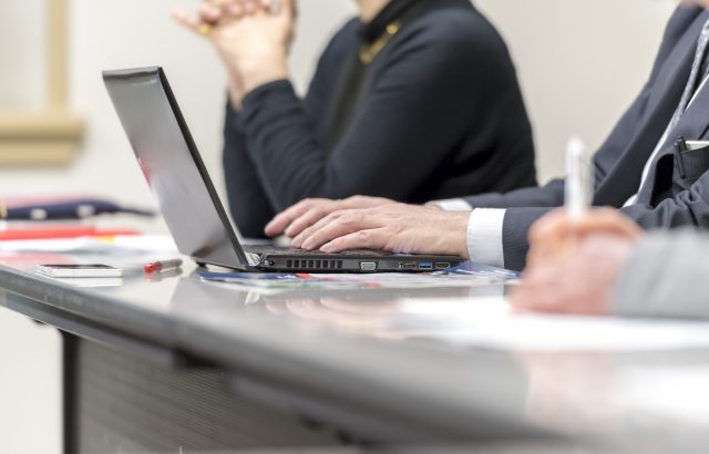 グループ面談とは？グループ面接との違いや質問内容・対策法も！