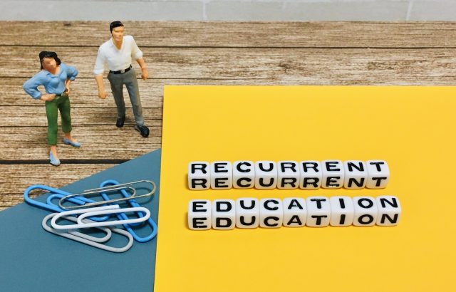 リカレント教育とは？メリットや企業・大学における事例も調査！