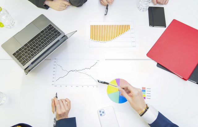 ワークシェアリングはどういう働き方？メリットデメリットと導入事例