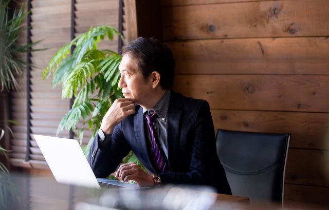 嘱託社員とは？契約社員との違いやメリット・デメリットも！