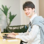 スマートワークとは？メリットと導入する時のポイントや活用事例も！