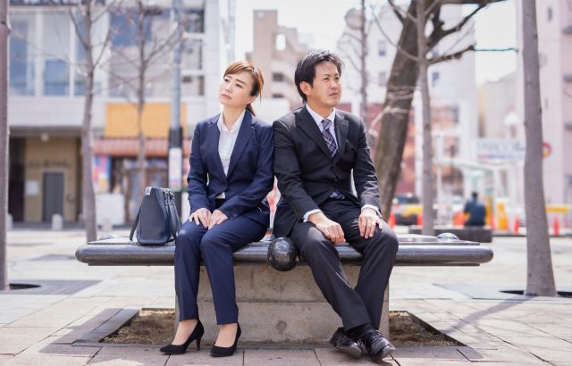 30代～40代に多いぶら下がり社員の特徴とは？引き起こす問題と対策法