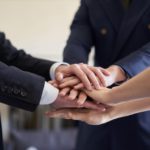 ピア効果とは？仕事で生産性を上げるための活用方法を紹介！