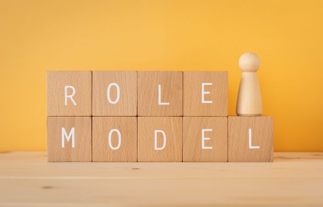 ロールモデルの意味とは？企業効果やお手本の見つけ方も解説！